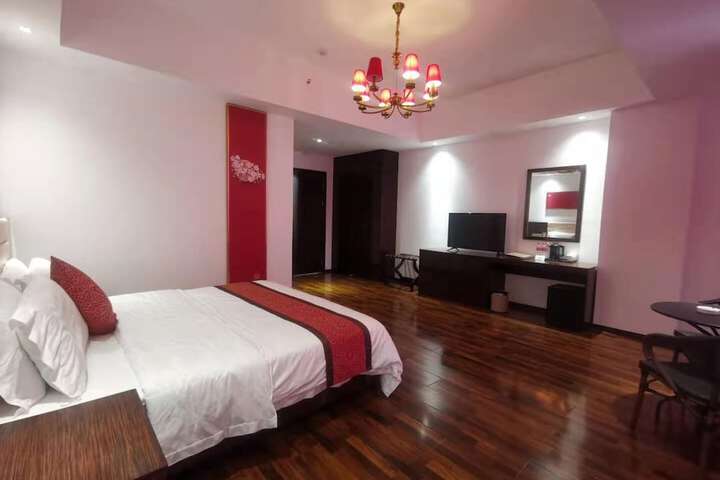 Room 8 of 20