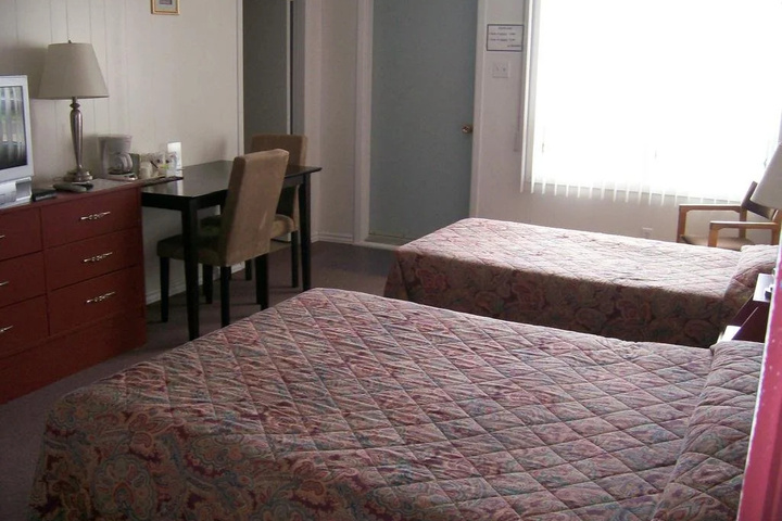 Room 6 of 18
