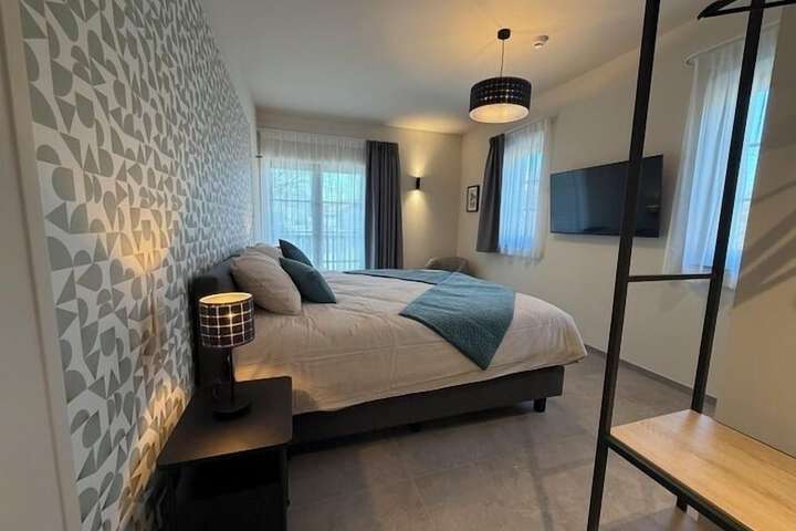 Room 8 of 37