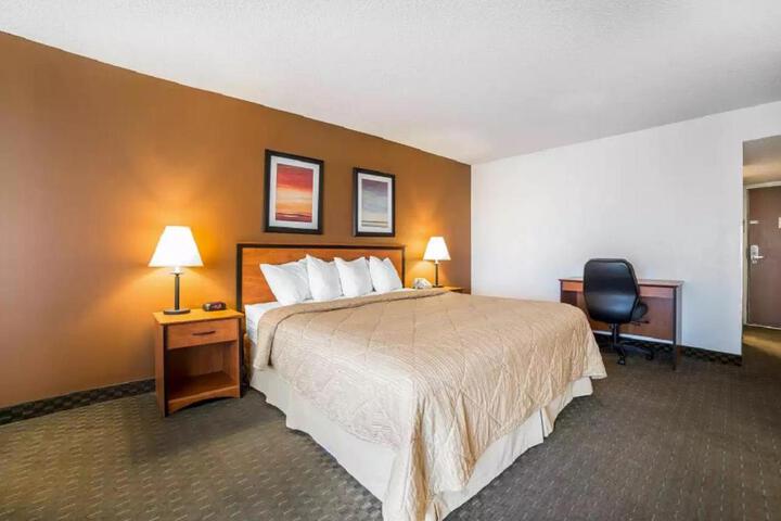 Standard King Bed Accessible (3 of 8)