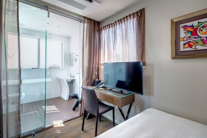 Room 9 of 38