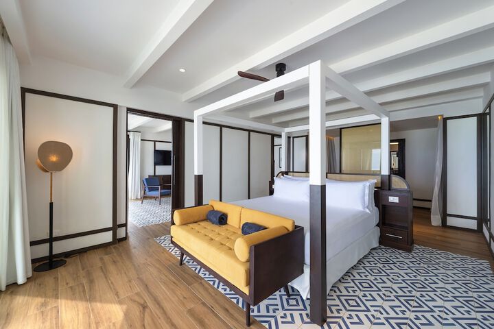 Room 13 of 95