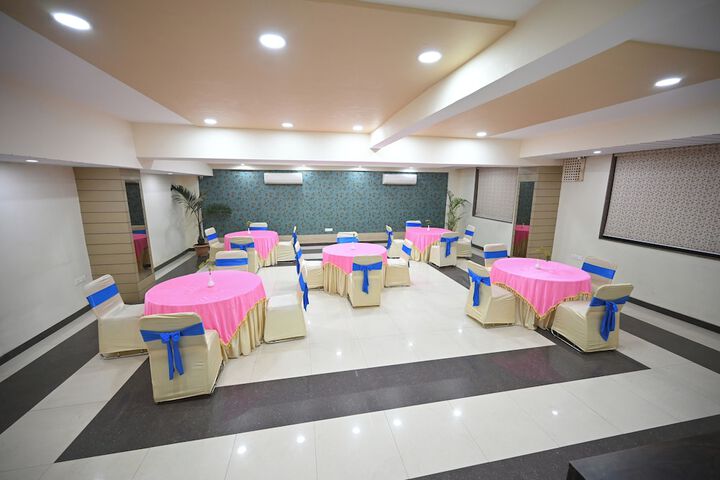 Ballroom/Hall 17 of 20