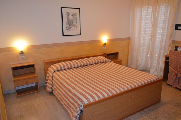 Room 17 of 33