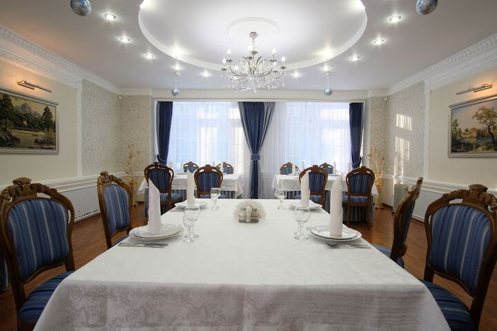 Dining 77 of 82