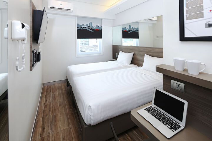 Room 12 of 32