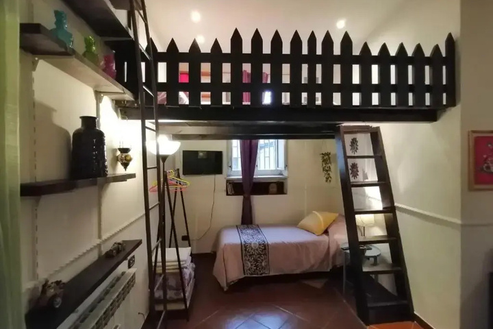 Room 5 of 19