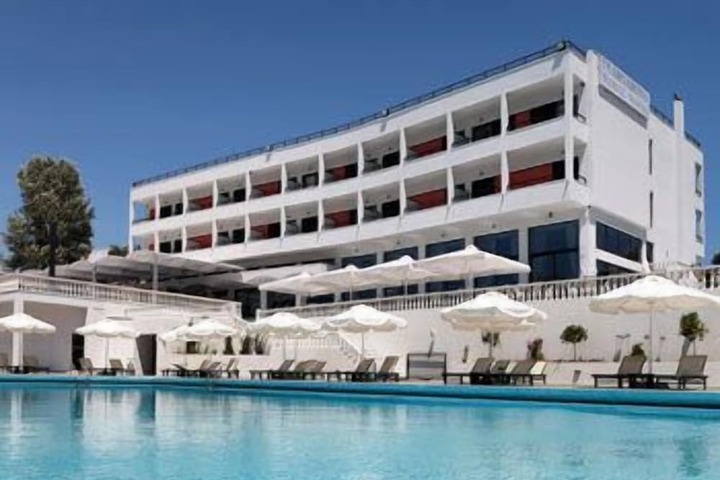 Hotel Pool