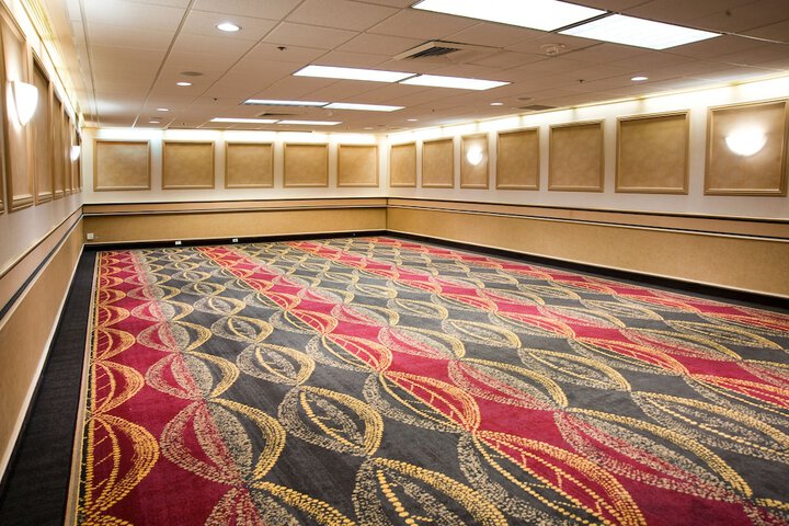 Ballroom/Hall 109 of 114