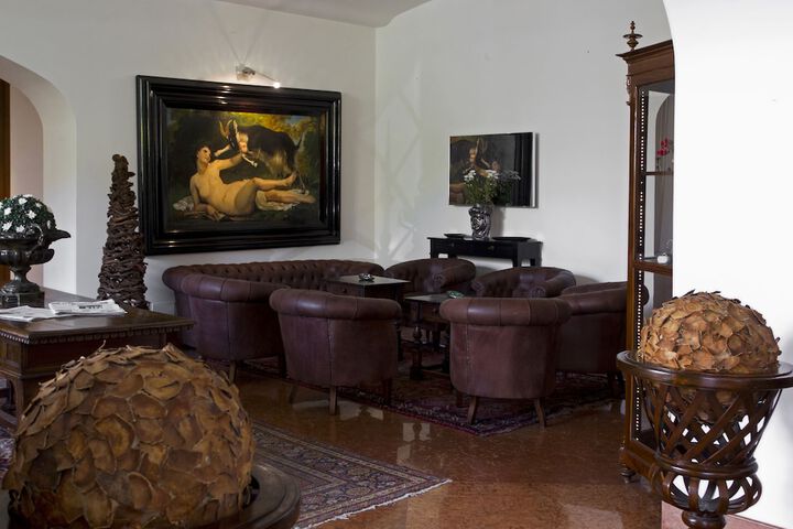 Entrance & Lobby