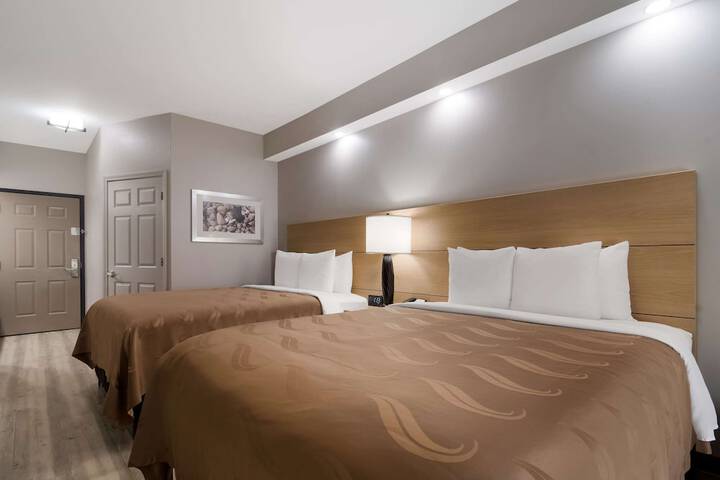 2 Queen Beds (5 of 14)