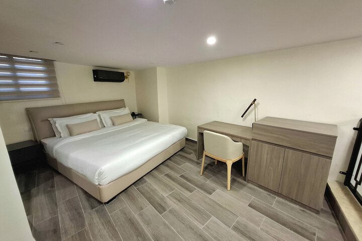 Room 25 of 118