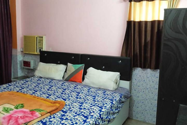 Room 8 of 27