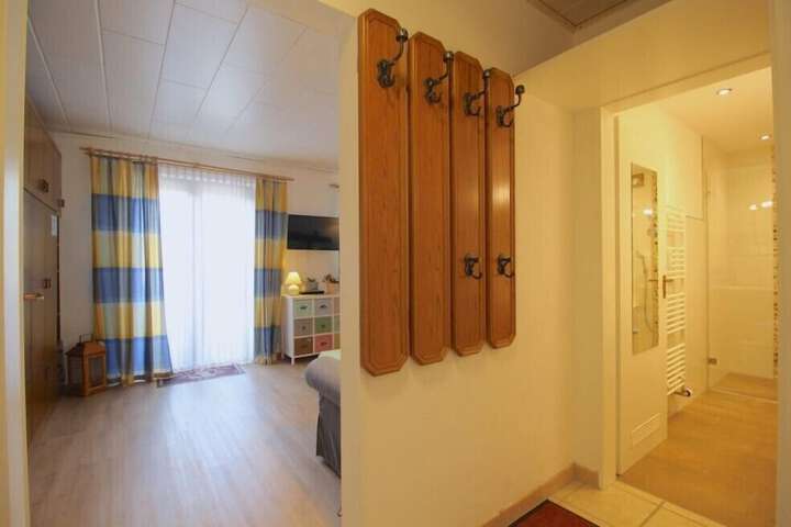 Room 11 of 25