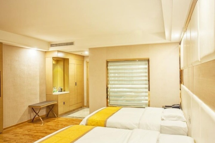 Room 15 of 44