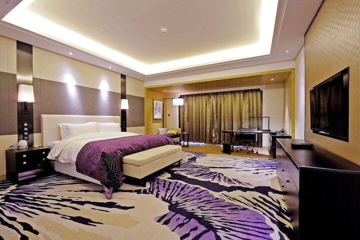 Room 3 of 62