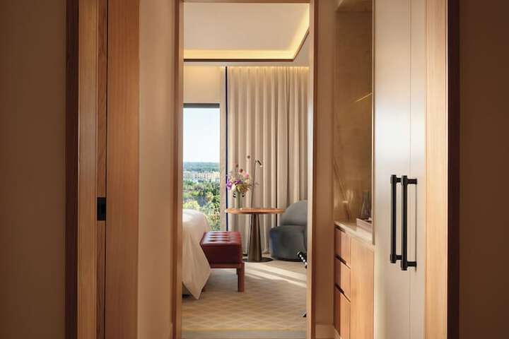 Room 16 of 64