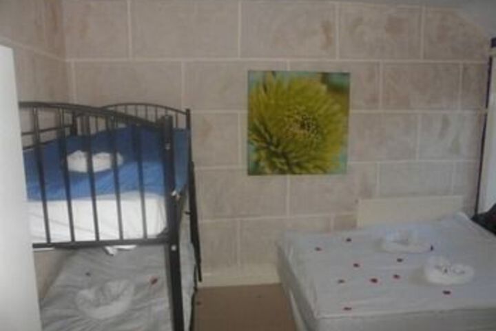 Room 8 of 10