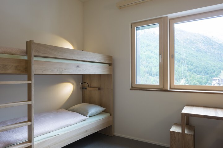Room 13 of 76