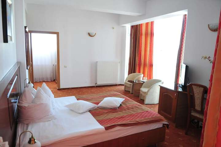 Room 13 of 39