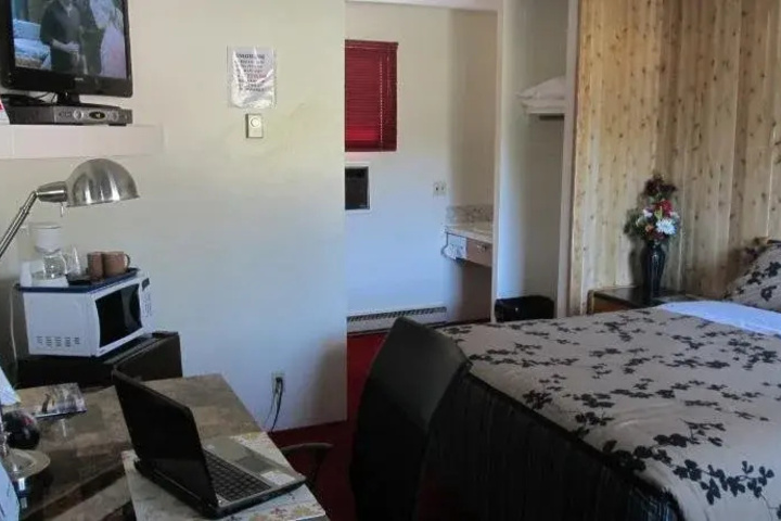 Room 2 of 16