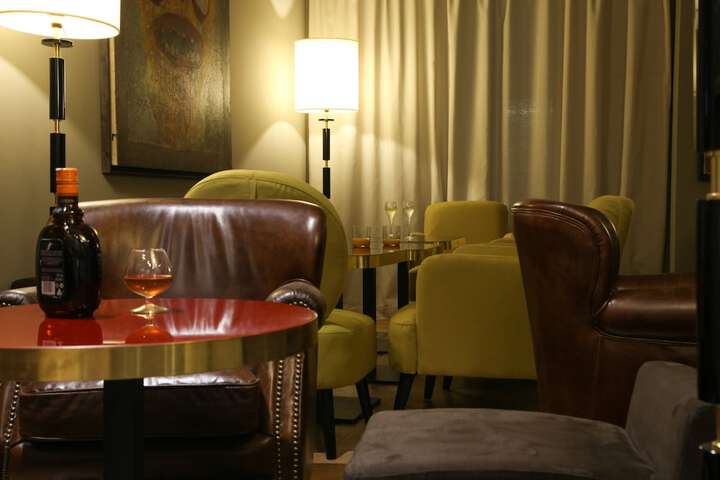 Lounge 56 of 73