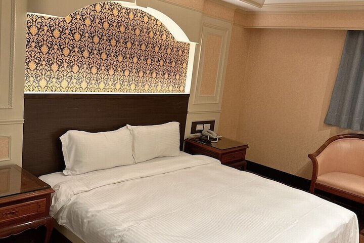 Room 17 of 46