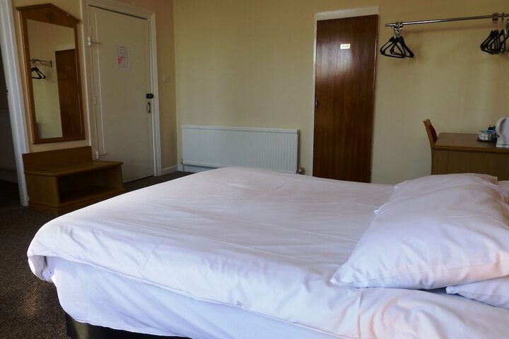 Room 4 of 49