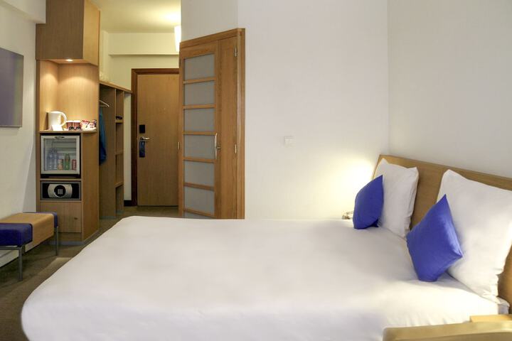 Room 8 of 67