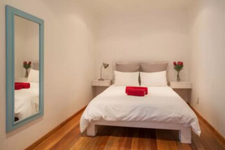 Room 5 of 10