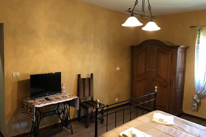 Room 4 of 18