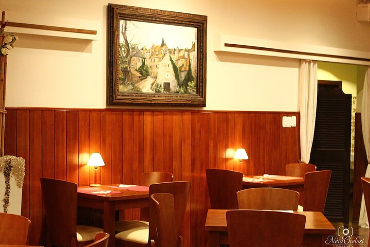 Dining 57 of 100