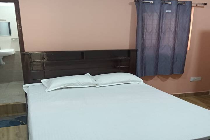 Room 5 of 14