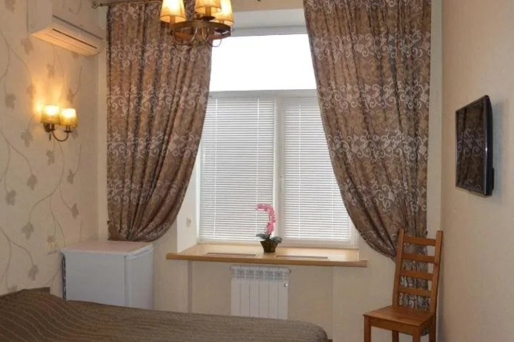 Room 2 of 17