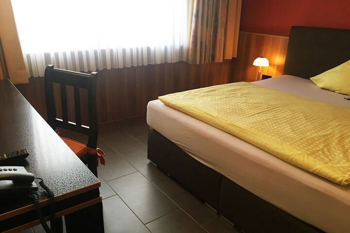 Room 4 of 49