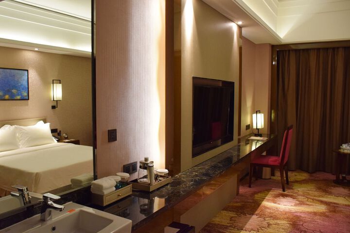 Room 8 of 51