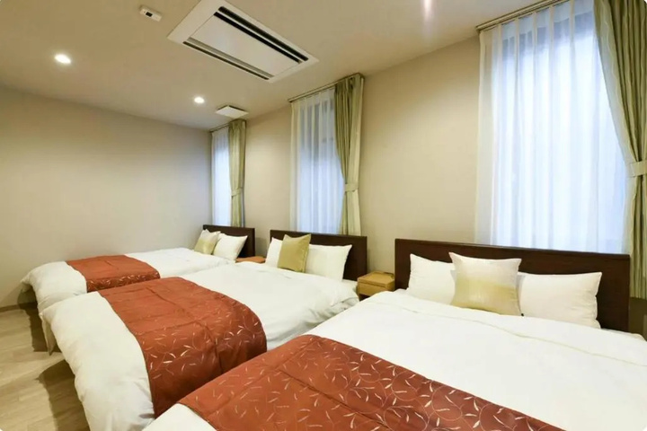 Room 4 of 24