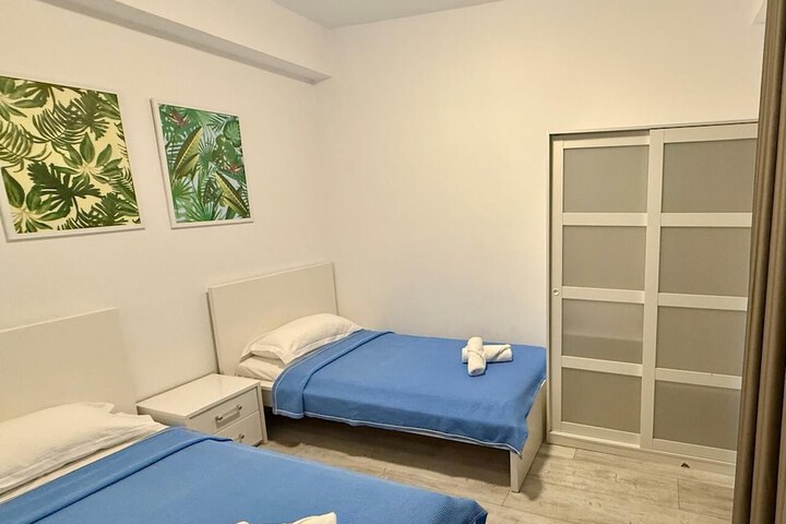 Room 27 of 37