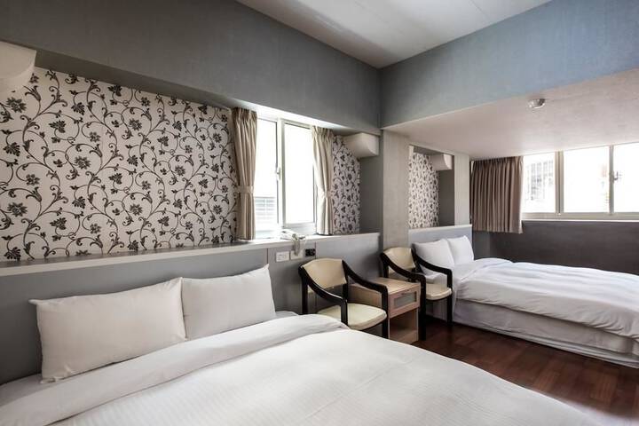 Room 18 of 28