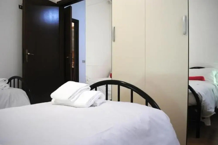 Room 5 of 10