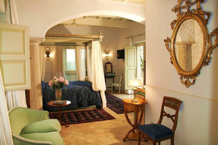 Room 11 of 41