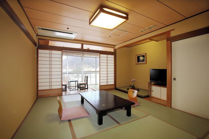 Room 7 of 22