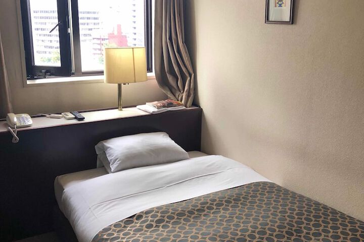 Room 16 of 27