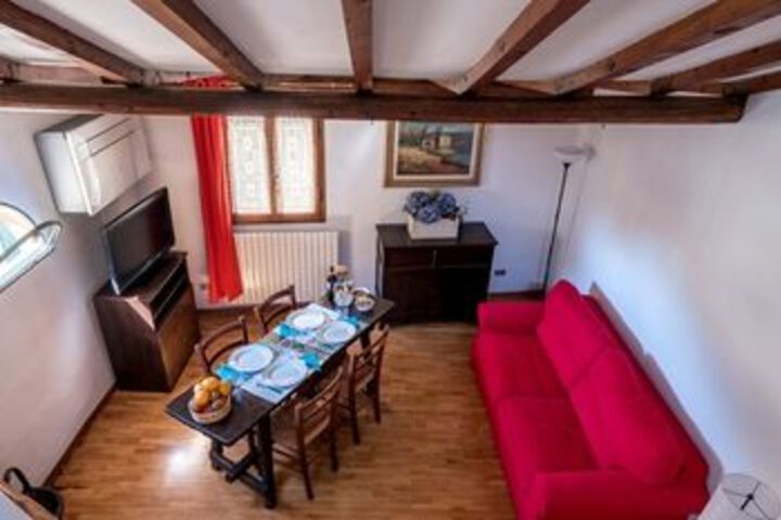 Room 50 of 61