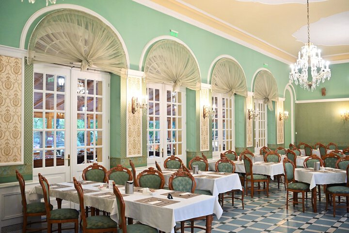 Dining 78 of 102