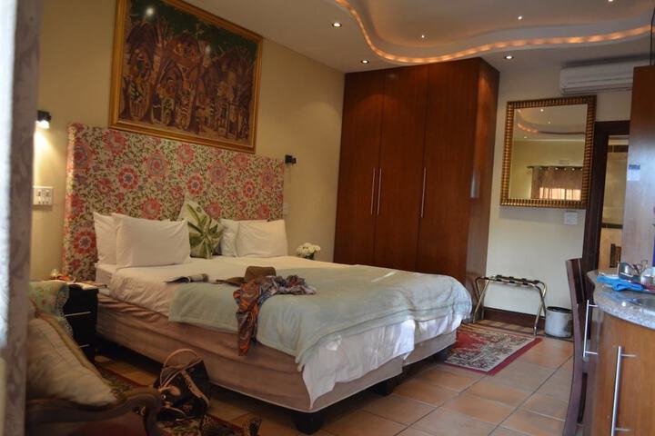 Room 9 of 33