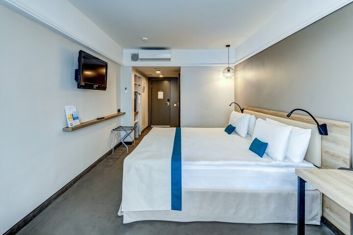 Room 15 of 89