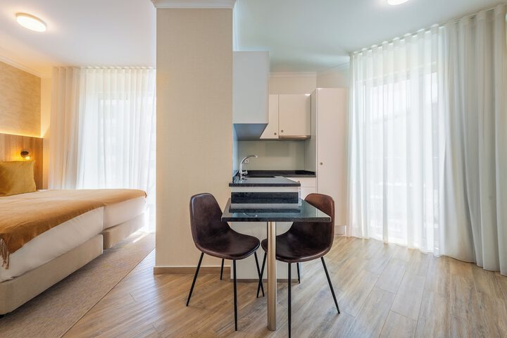 Room 8 of 17