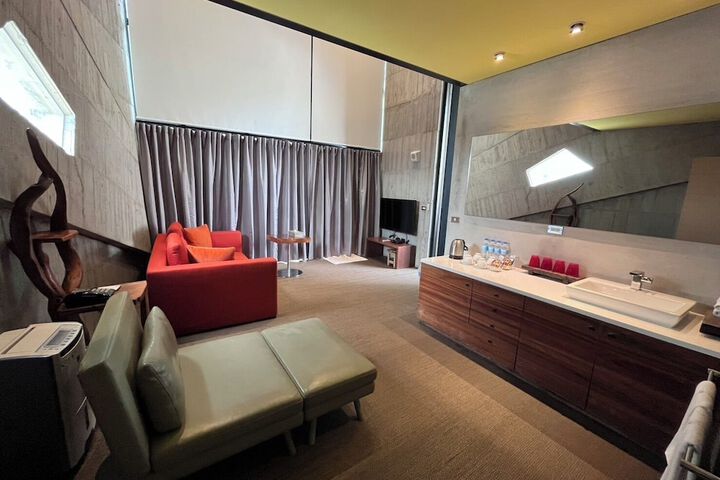 Room 21 of 47