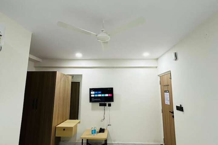 Room 7 of 13